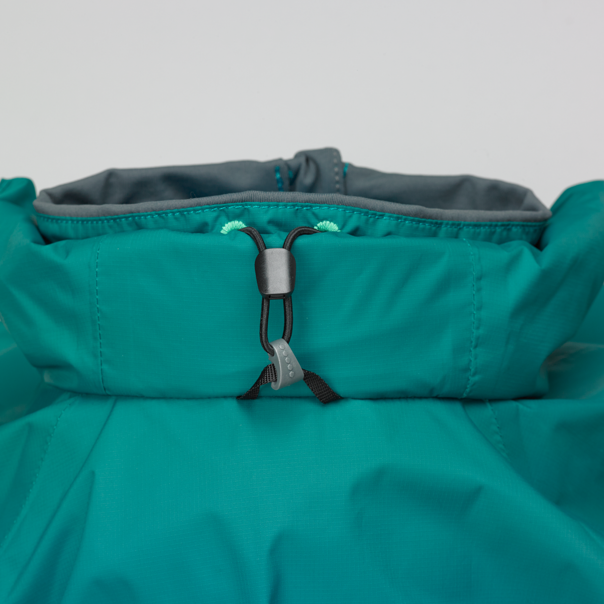 Palm Tora Women's Jacket Pine Rolled Hood Detail