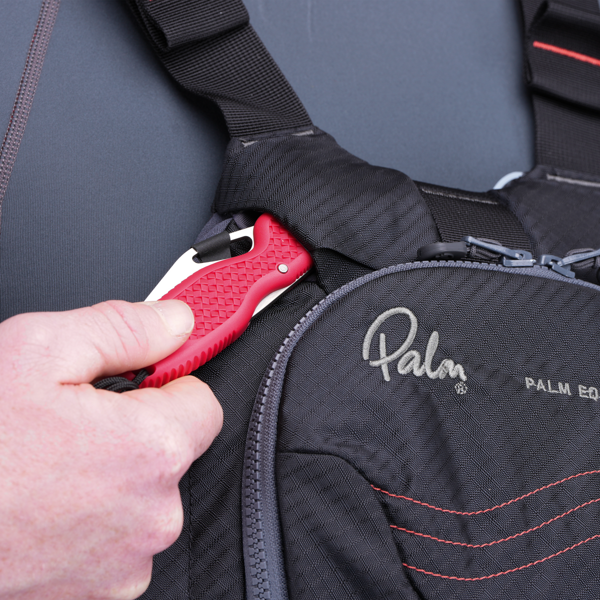 Palm Riff 2.0 PFD – Black/Grey, knife pocket detail