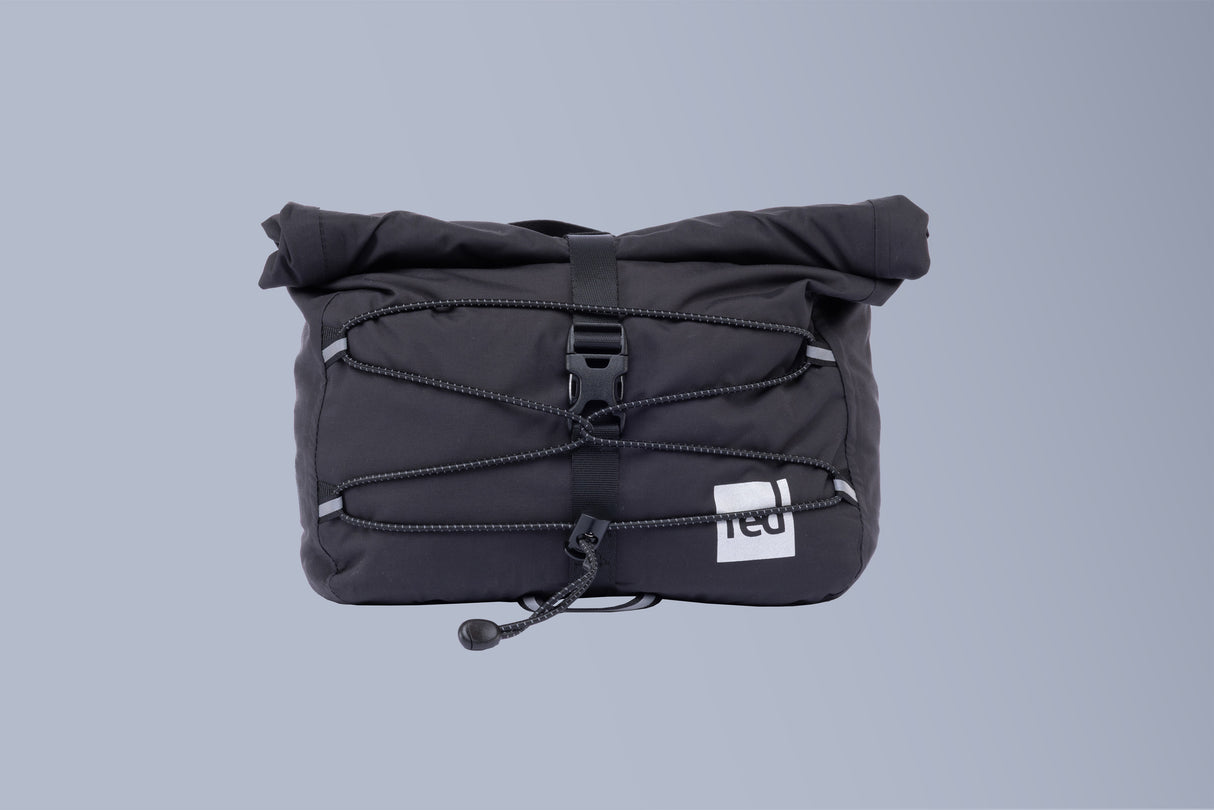 Red Equipment Lightweight Crossbody Bag - 7L