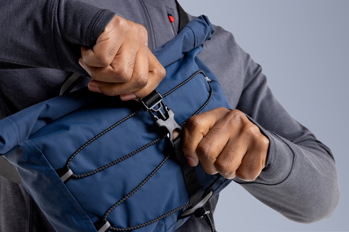 Red Equipment Lightweight Crossbody Bag - 7L