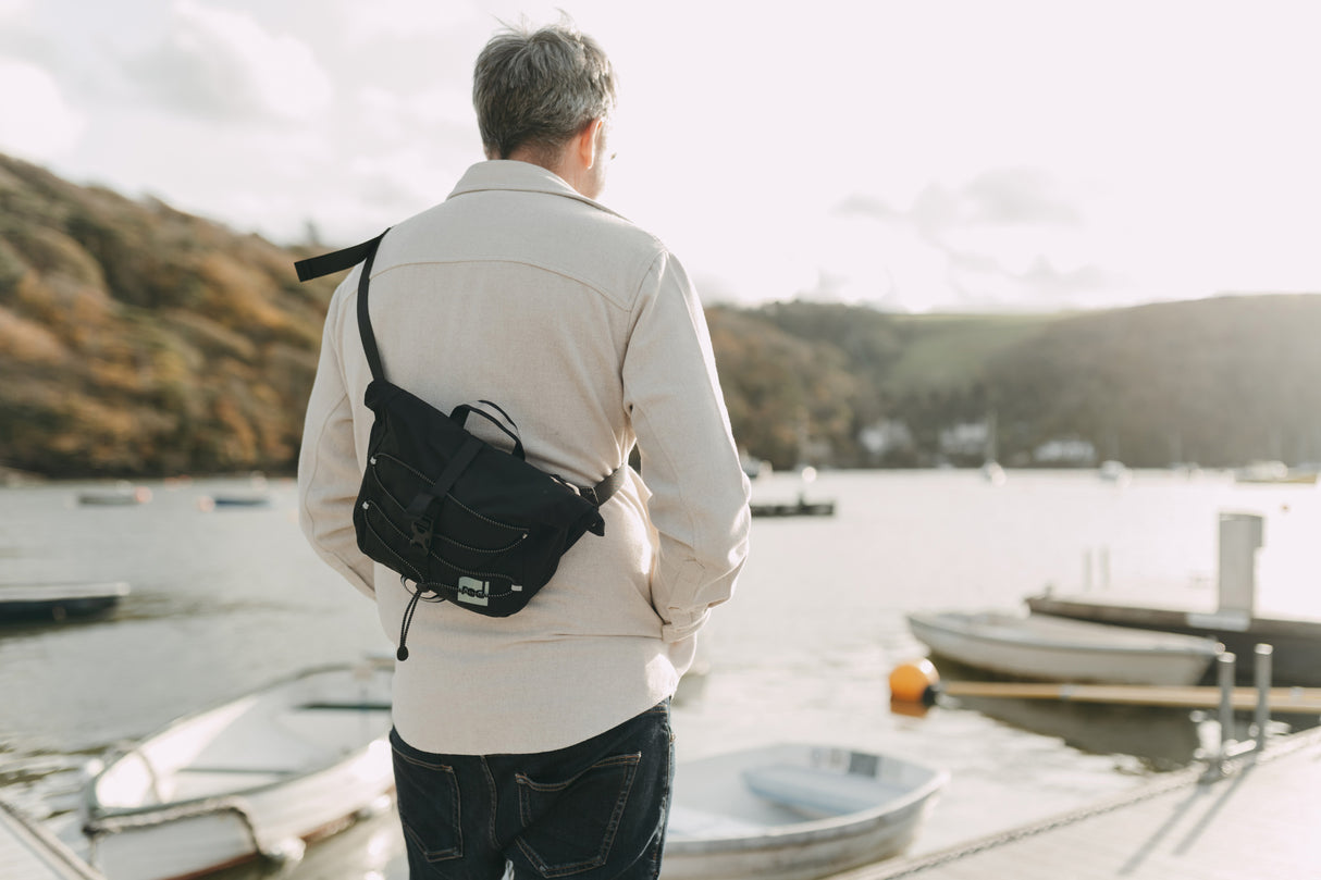 Red Equipment Lightweight Crossbody Bag - 7L