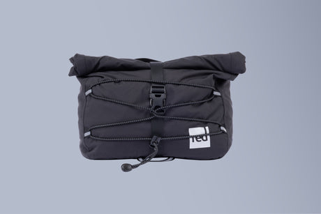 Red Equipment Lightweight Crossbody Bag - 7L