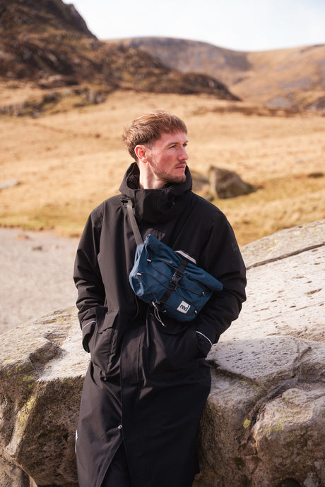 Red Equipment Lightweight Crossbody Bag - 7L